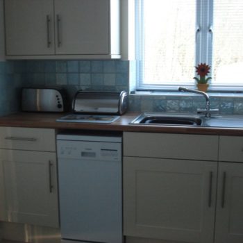 Fully fitted kitchen with dishwasher